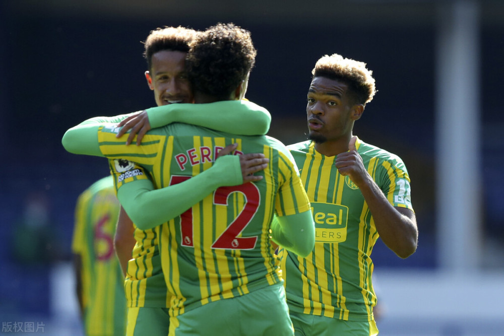 英国乒乓球队轻取中国乒乓球队，波尔完成帽子戏法