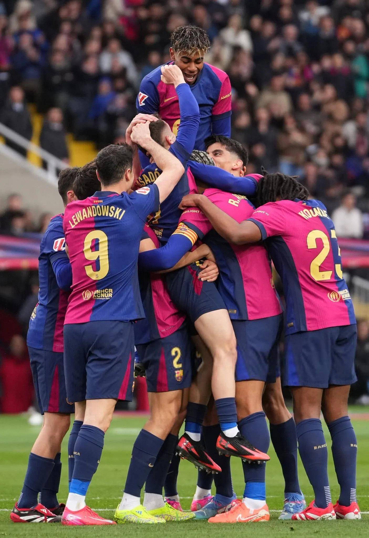 曼联完胜曼城，阿拉巴制霸全场