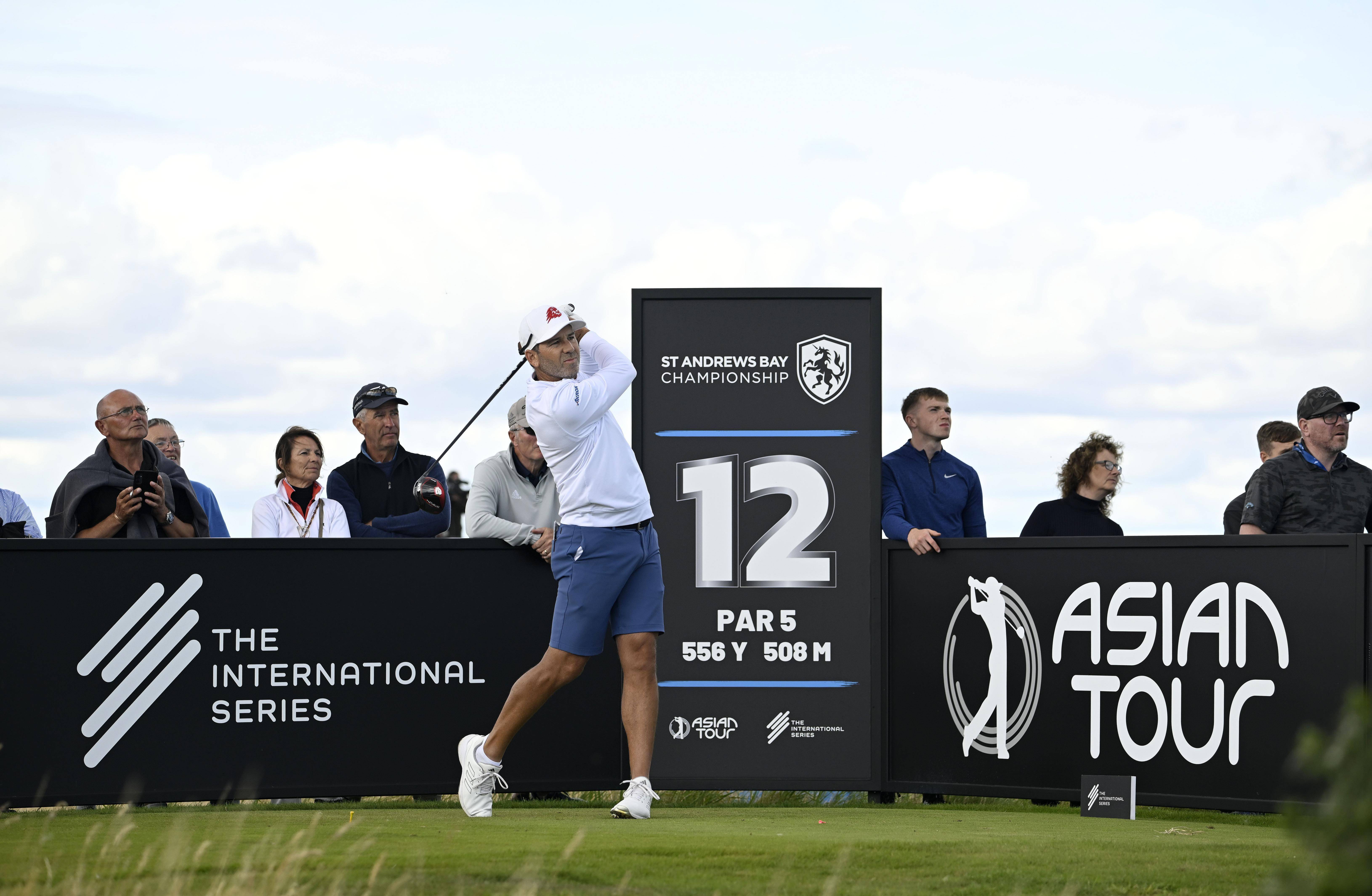 包含场面火爆！高尔夫观众席沸腾不已的词条