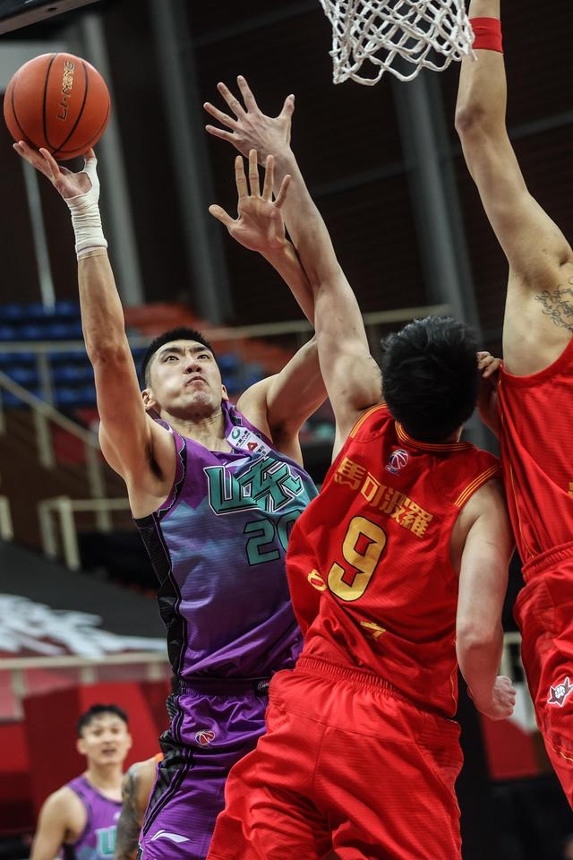 国王力克青岛队,布克高光表现 国王力克青岛队,布克高光表现