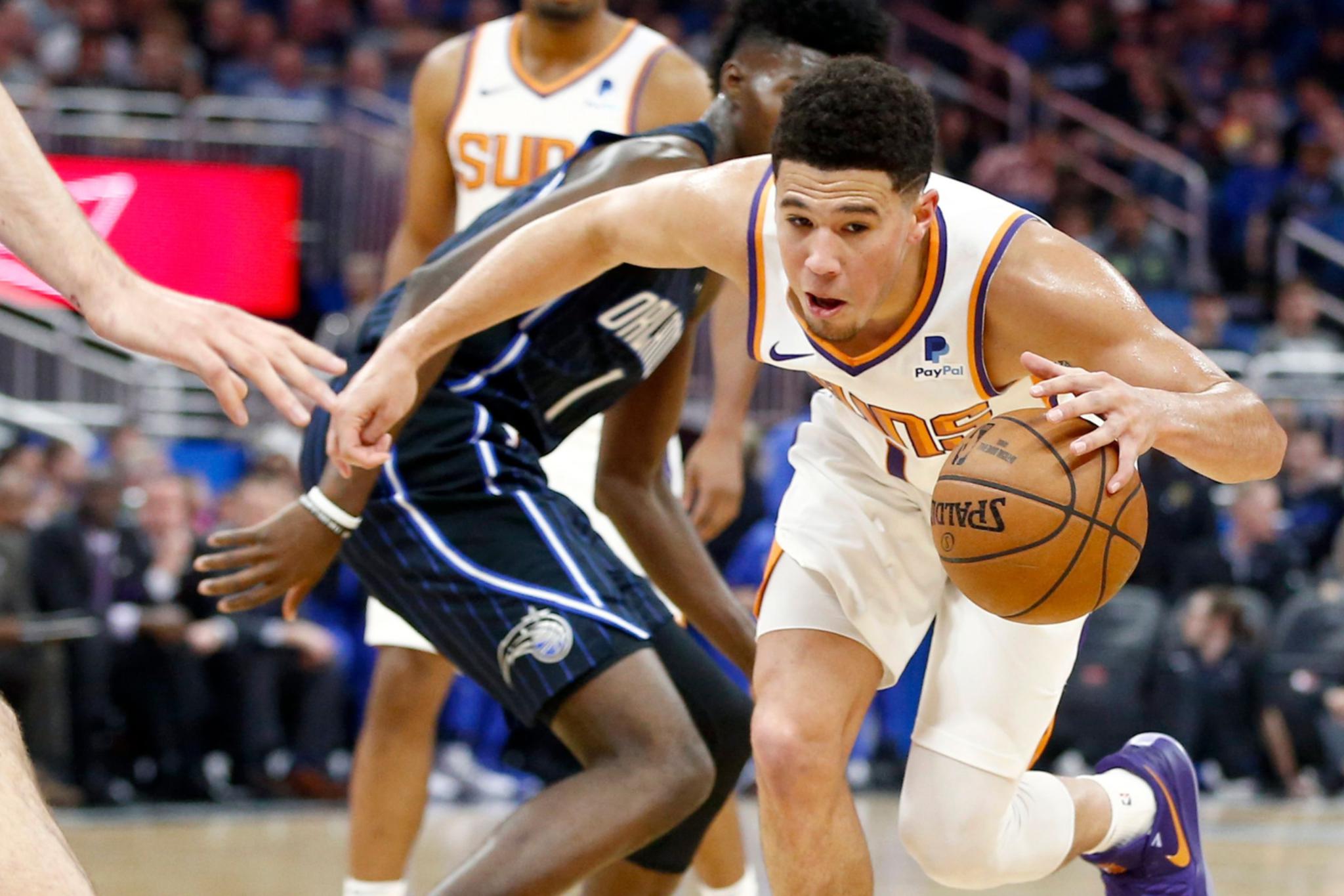 国王力克青岛队,布克高光表现 国王力克青岛队,布克高光表现