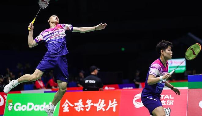 韩国队鏖战泰国队，黄鸭组合扛起全队