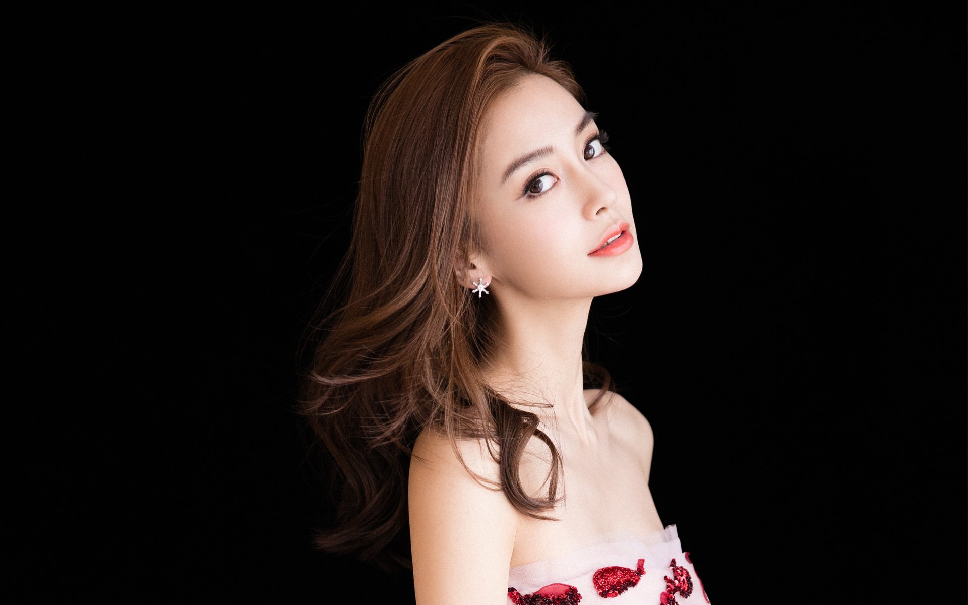 战术解构,勒沃库森的钢铁风暴如何绞碎黄潜,兼论萨拉赫式的杀伤力启示